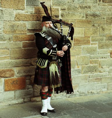 Doedelzakspeler op de Royal Mile Doedelzakspeler op de Royal Mile