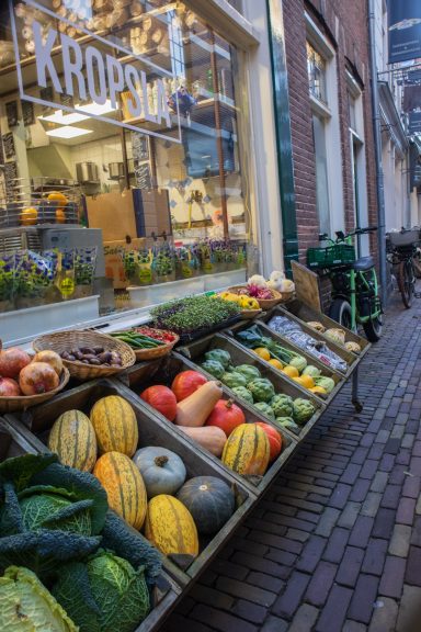 Kleurrijke marktkraam